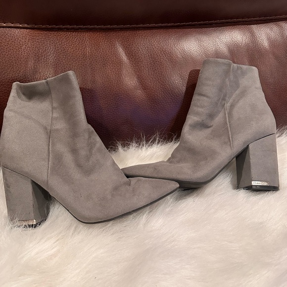 Velvet Ankle Boots in Mustard Yellow - Picture 4 of 16